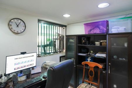 Casa para alugar com 396m², 4 quartos e 6 vagasEscritório 4