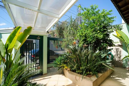 Casa para alugar com 396m², 4 quartos e 6 vagasEntrada