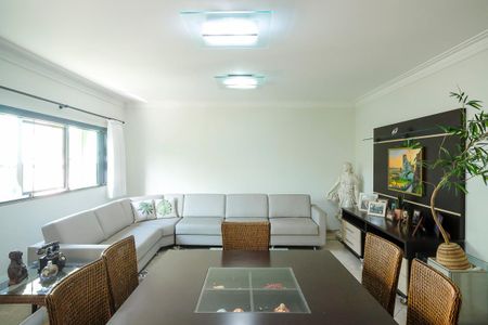 Casa para alugar com 396m², 4 quartos e 6 vagasSala