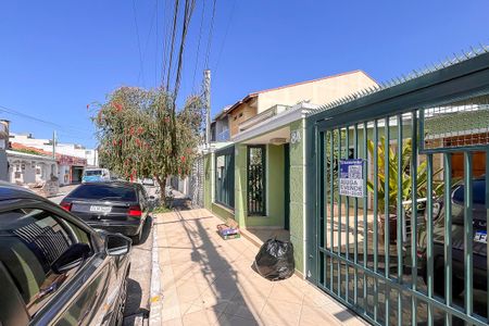 Casa para alugar com 396m², 4 quartos e 6 vagasFachada + plaquinha