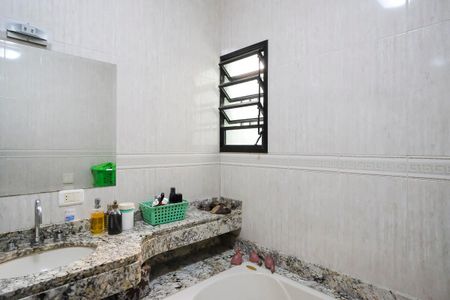 Casa para alugar com 396m², 4 quartos e 6 vagasBanheiro