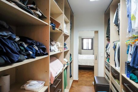 Casa para alugar com 396m², 4 quartos e 6 vagasCloset da suíte 1 