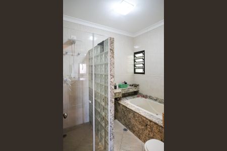 Casa para alugar com 396m², 4 quartos e 6 vagasBanheiro