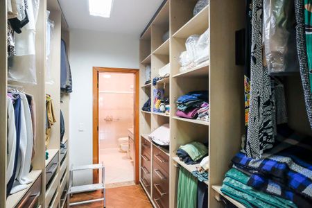 Casa para alugar com 396m², 4 quartos e 6 vagasCloset da suíte 1 