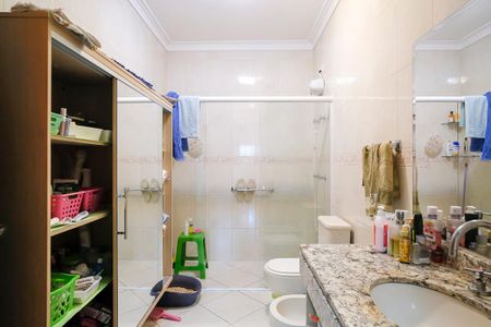 Casa para alugar com 396m², 4 quartos e 6 vagasBanheiro da suíte 1