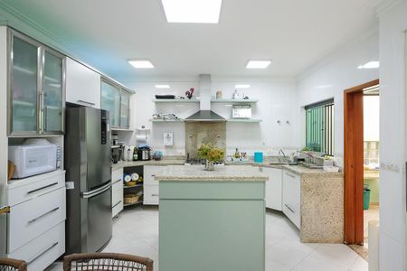 Casa para alugar com 396m², 4 quartos e 6 vagasCozinha