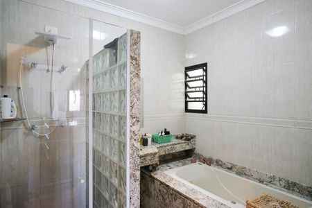 Casa para alugar com 396m², 4 quartos e 6 vagasBanheiro