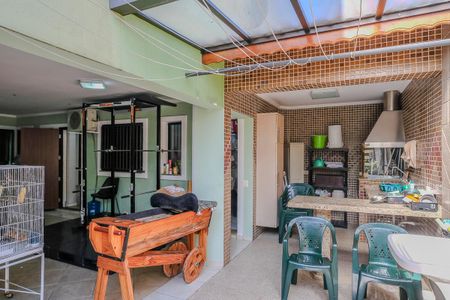 Casa para alugar com 396m², 4 quartos e 6 vagasQuintal