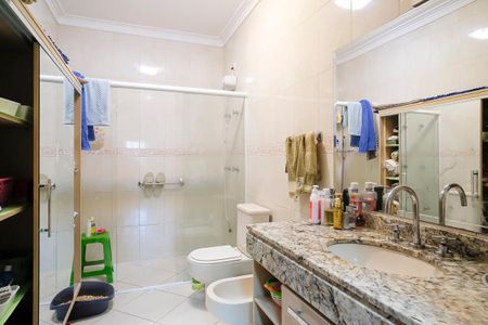 Casa para alugar com 396m², 4 quartos e 6 vagasBanheiro da suíte 1