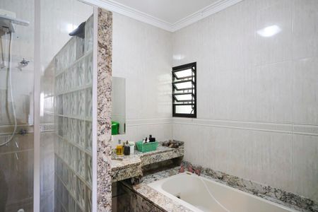 Casa para alugar com 396m², 4 quartos e 6 vagasBanheiro