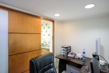 Casa para alugar com 396m², 4 quartos e 6 vagasEscritório 4