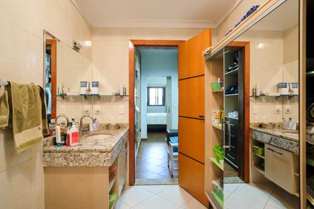 Casa para alugar com 396m², 4 quartos e 6 vagasBanheiro da suíte 1
