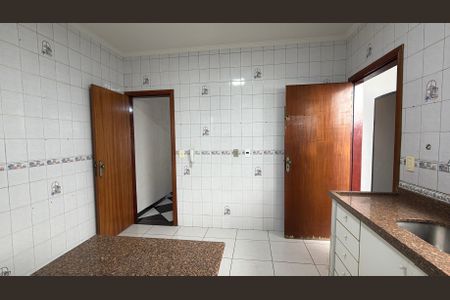 Cozinha de casa para alugar com 3 quartos, 150m² em Parque Sevilha, São Paulo