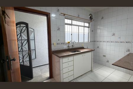 Casa para alugar com 150m², 3 quartos e 2 vagas Casa para alugar com 150m², 3 quartos e 2 vagasSala