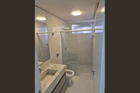 Banheiro de apartamento para alugar com 2 quartos, 70m² em Centro, Florianópolis