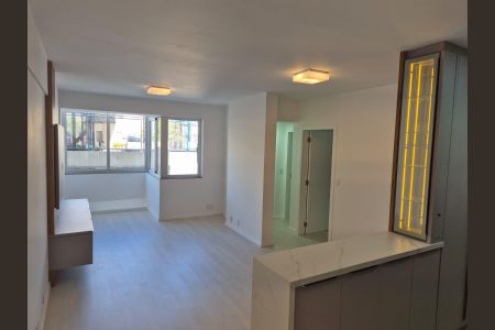 Sala de apartamento para alugar com 2 quartos, 70m² em Centro, Florianópolis