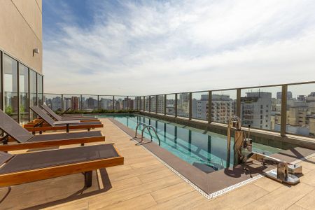 Studio para alugar com 28m², 1 quarto e sem vaga Studio para alugar com 28m², 1 quarto e sem vagaÁrea comum - Piscina