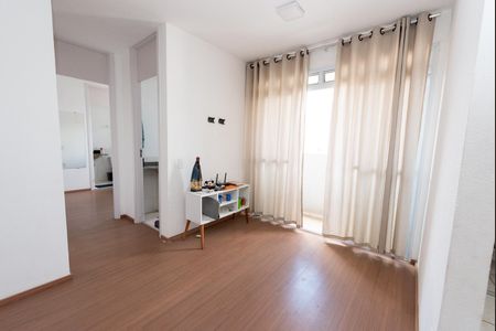 Sala de apartamento para alugar com 2 quartos, 60m² em Jardim Riacho das Pedras, Contagem