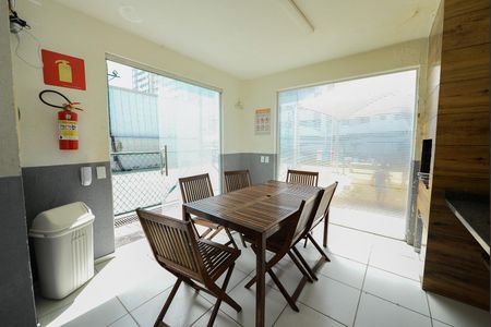 Apartamento para alugar com 60m², 2 quartos e 1 vaga Apartamento para alugar com 60m², 2 quartos e 1 vagaÁrea comum - Churrasqueira