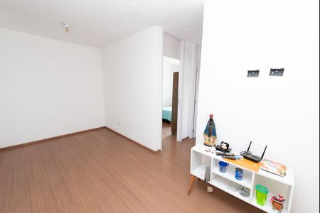 Sala de apartamento para alugar com 2 quartos, 60m² em Jardim Riacho das Pedras, Contagem