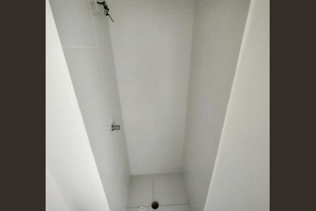 Apartamento à venda com 32m², 2 quartos e sem vaga Apartamento à venda com 32m², 2 quartos e sem vagaBanheiro