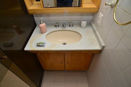 Apartamento à venda com 76m², 2 quartos e 2 vagas Apartamento à venda com 76m², 2 quartos e 2 vagasBanheiro Suíte Principal