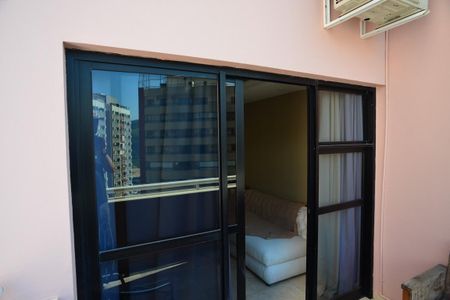 Apartamento à venda com 76m², 2 quartos e 2 vagas Apartamento à venda com 76m², 2 quartos e 2 vagasVaranda