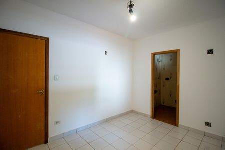 Casa para alugar com 200m², 3 quartos e 3 vagas Casa para alugar com 200m², 3 quartos e 3 vagasSuíte
