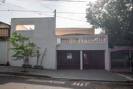 Casa para alugar com 200m², 3 quartos e 3 vagas Casa para alugar com 200m², 3 quartos e 3 vagasFachada