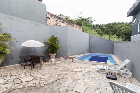 Casa de condomínio à venda com 108m², 3 quartos e 2 vagas Casa de condomínio à venda com 108m², 3 quartos e 2 vagasÁrea comum - Piscina