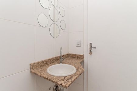 Casa de condomínio à venda com 108m², 3 quartos e 2 vagas Casa de condomínio à venda com 108m², 3 quartos e 2 vagasBanheiro da Suíte