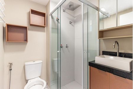 Banheiro de apartamento para alugar com 1 quarto, 26m² em República, São Paulo