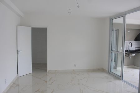 Apartamento à venda com 117m², 2 quartos e 2 vagasSala
