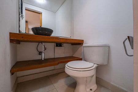 Lavabo de apartamento para alugar com 1 quarto, 80m² em Pinheiros, São Paulo