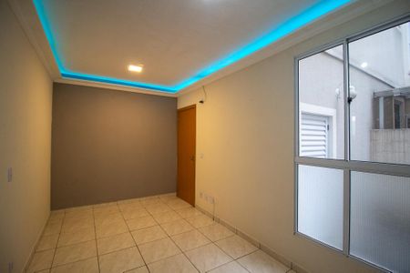 Sala de apartamento para alugar com 2 quartos, 43m² em Caguaçu, Sorocaba