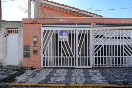 Casa para alugar com 128m², 3 quartos e 1 vaga Casa para alugar com 128m², 3 quartos e 1 vagaFachada