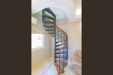 Apartamento à venda com 183m², 3 quartos e 1 vaga Apartamento à venda com 183m², 3 quartos e 1 vagaEscada de acesso ao 2° Piso