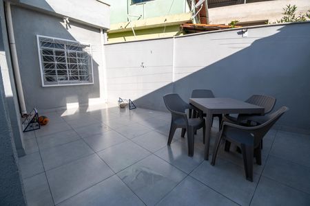 Casa à venda com 225m², 3 quartos e 6 vagas Casa à venda com 225m², 3 quartos e 6 vagasÁrea comum