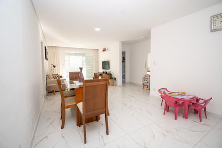 Casa à venda com 225m², 3 quartos e 6 vagas Casa à venda com 225m², 3 quartos e 6 vagasCopa