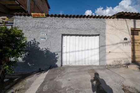 Casa à venda com 225m², 3 quartos e 6 vagas Casa à venda com 225m², 3 quartos e 6 vagasFachada