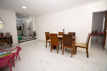 Casa à venda com 225m², 3 quartos e 6 vagas Casa à venda com 225m², 3 quartos e 6 vagasCopa