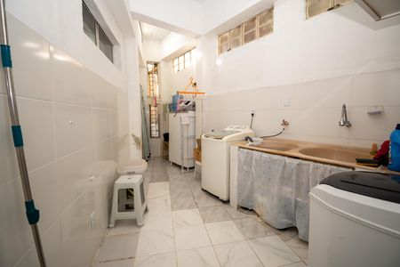Casa à venda com 225m², 3 quartos e 6 vagas Casa à venda com 225m², 3 quartos e 6 vagasÁrea de Serviço
