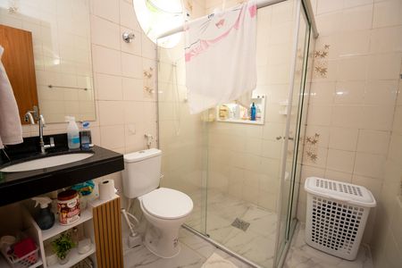 Casa à venda com 225m², 3 quartos e 6 vagas Casa à venda com 225m², 3 quartos e 6 vagasBanheiro da Suíte