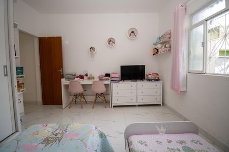 Casa à venda com 225m², 3 quartos e 6 vagas Casa à venda com 225m², 3 quartos e 6 vagasQuarto 2