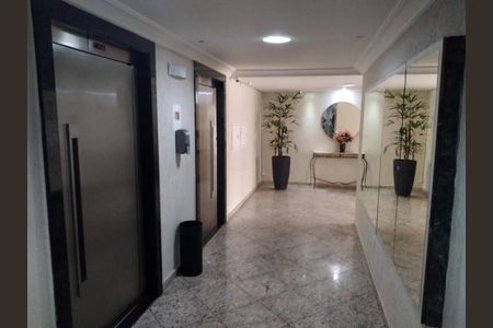 Apartamento à venda com 73m², 2 quartos e 1 vagaElevadores