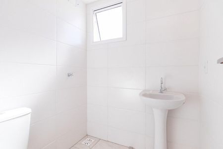 Banheiro de apartamento para alugar com 1 quarto, 27m² em Hípica, Porto Alegre