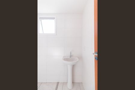 Banheiro de apartamento para alugar com 1 quarto, 27m² em Hípica, Porto Alegre