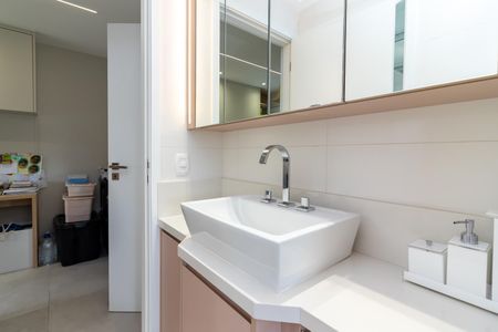 Apartamento à venda com 100m², 3 quartos e 3 vagas Apartamento à venda com 100m², 3 quartos e 3 vagasBanheiro das Suítes 2 e 3