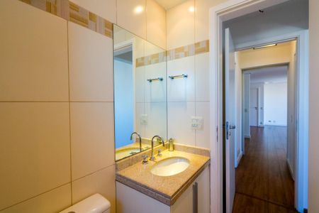 Apartamento à venda com 133m², 3 quartos e 2 vagas Apartamento à venda com 133m², 3 quartos e 2 vagasBanheiro do quarto 2