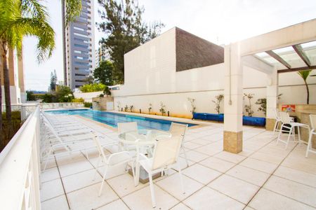 Apartamento à venda com 133m², 3 quartos e 2 vagas Apartamento à venda com 133m², 3 quartos e 2 vagasÁrea comum - Piscina